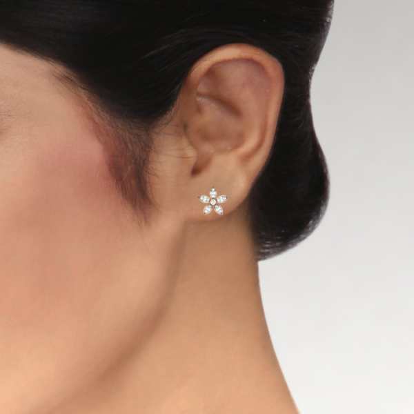 Real Diamonds Bridal Wear Dubai Ladies Diamond Earrings, 2.830g, 14 Kt at  Rs 27140/pair in New Delhi